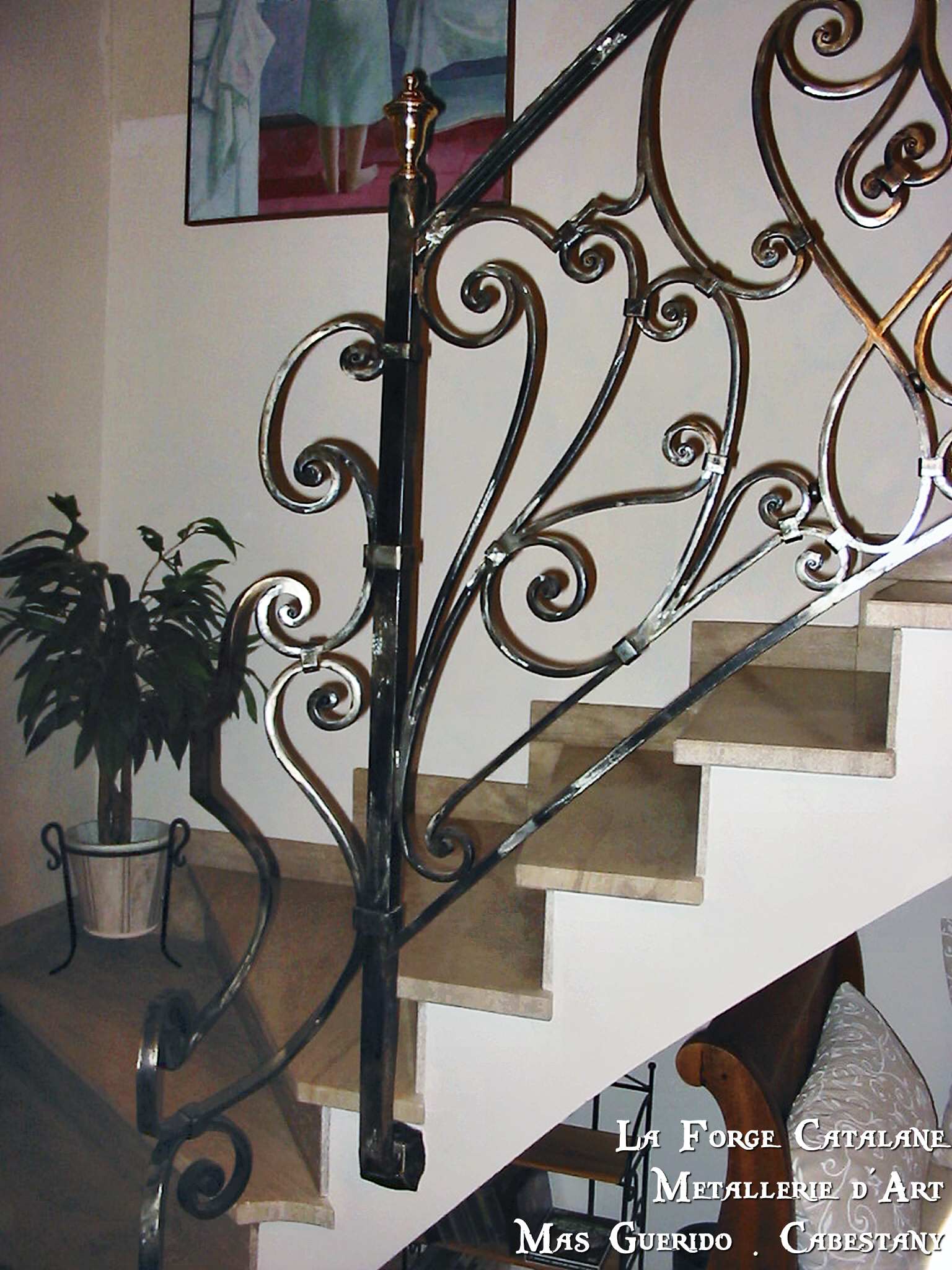 detail poteau de rampant ouvrage volutes forge catalane.jpg